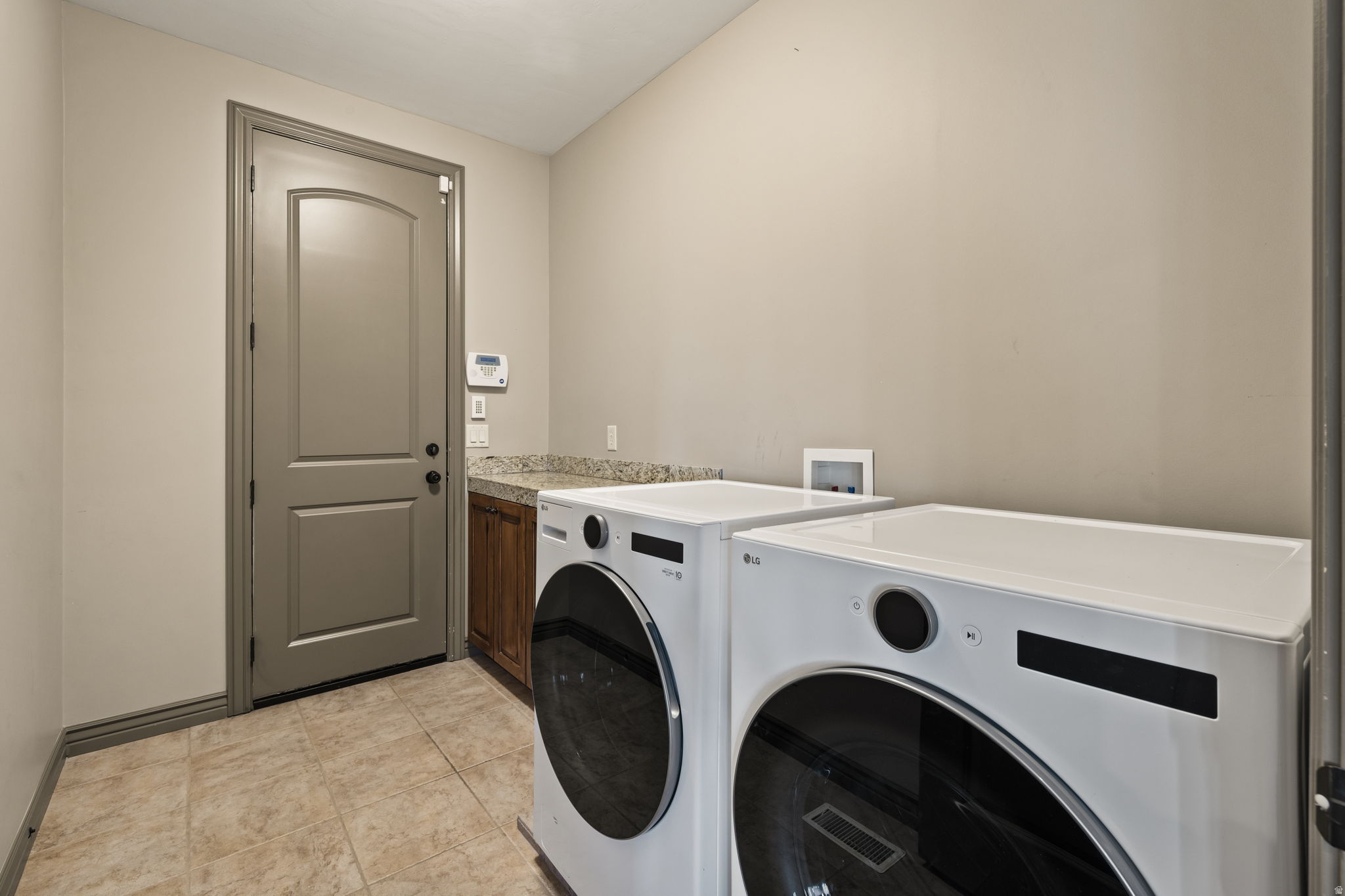 CORNER CANYON - Residential