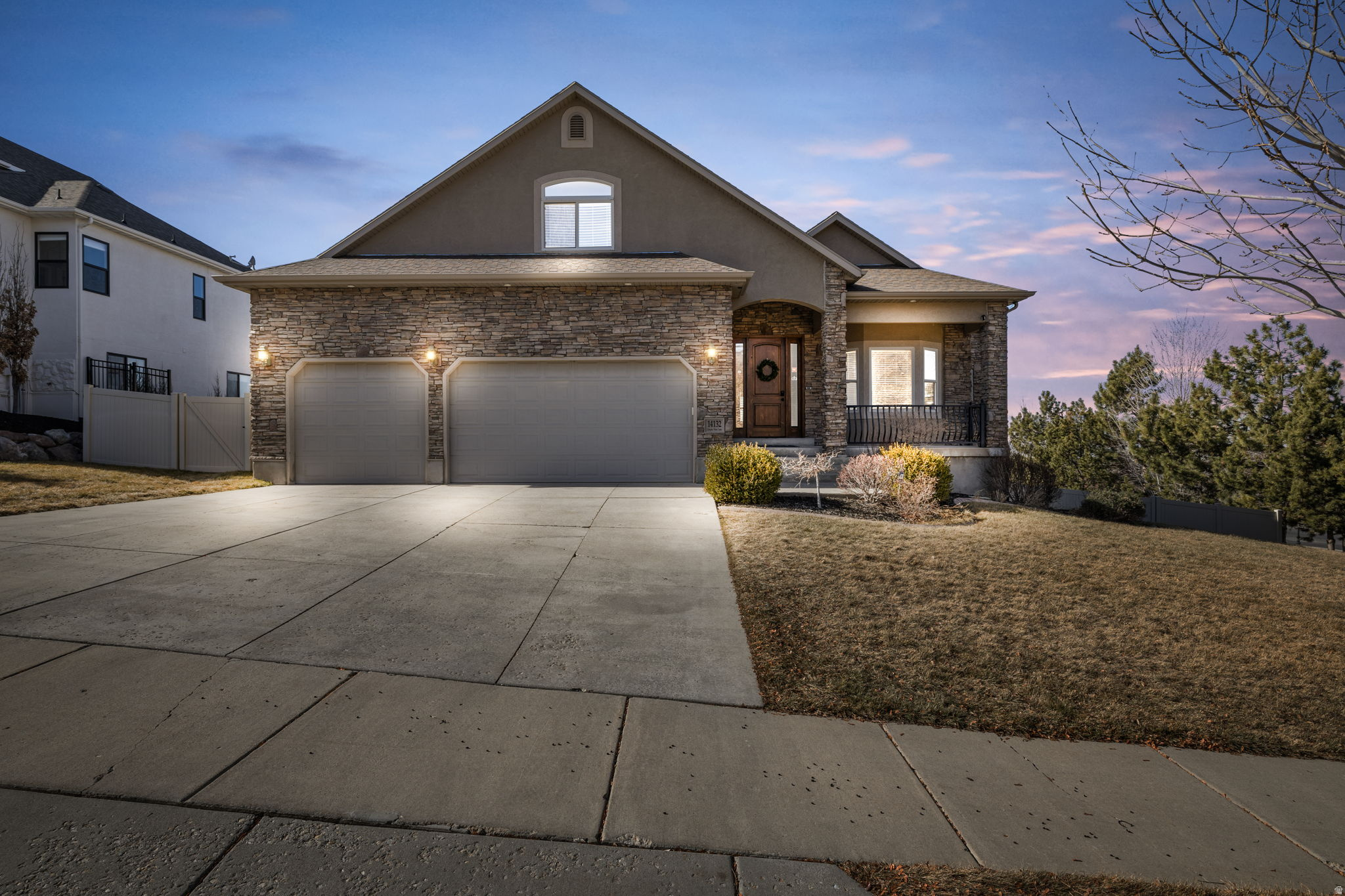 CORNER CANYON - Residential