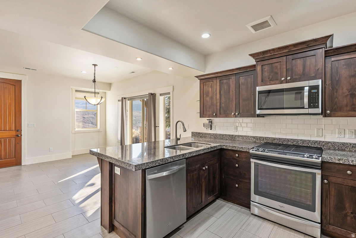 PARKS EDGE - Residential