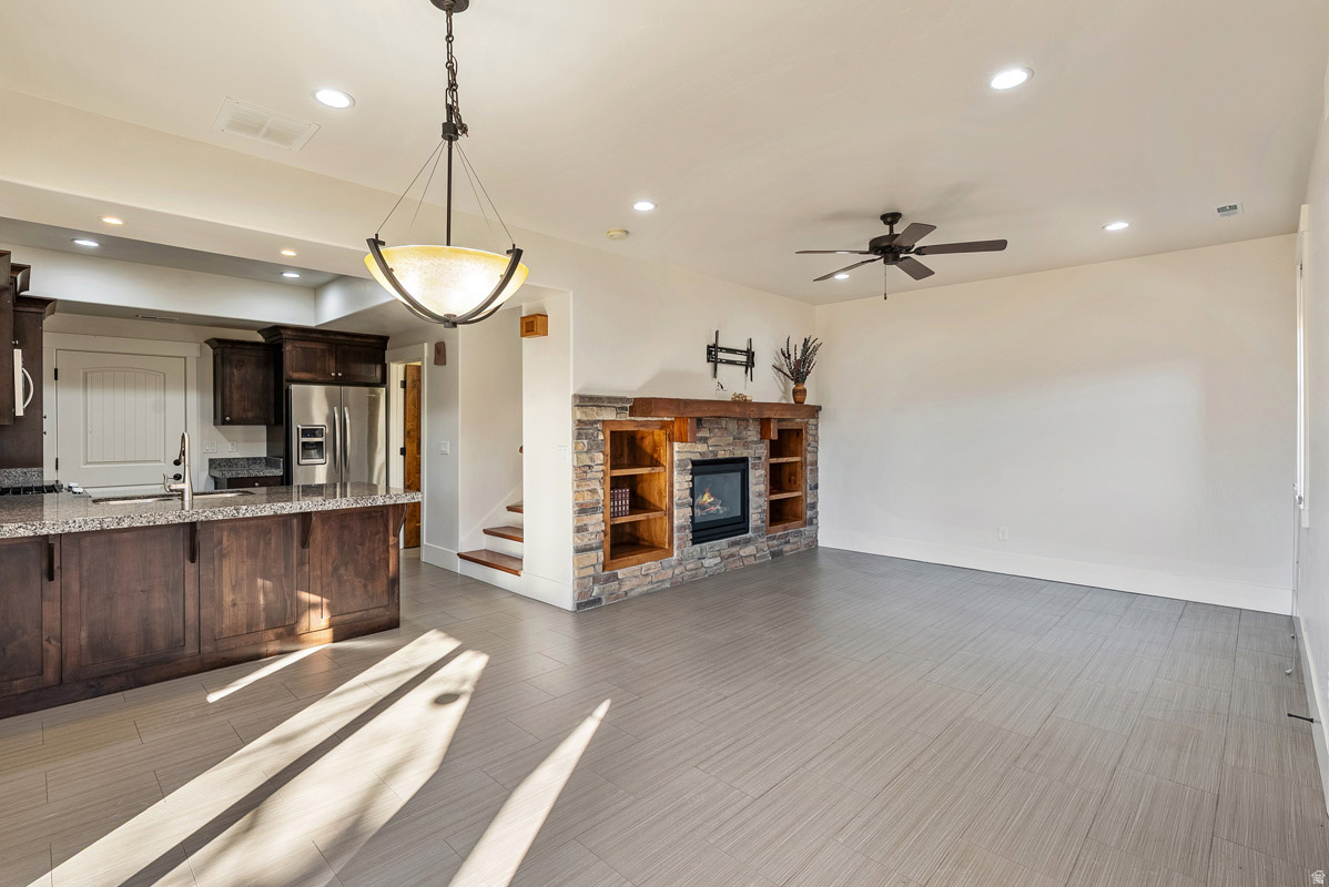 PARKS EDGE - Residential