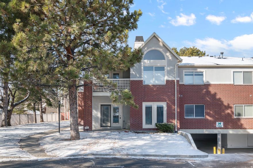 Just updated and move-in ready! This beautifully refreshed home features brand new paint throughout, new blinds, new stainless steel appliances, and stylish new fixtures that give it a clean, modern feel. The kitchen shines with granite countertops and offers a functional flow into the main living areas. Enjoy a well-designed layout that maximizes space and comfort, plus the convenience of garage parking. All of this in an amazing location close to everything you need. A perfect blend of style, convenience, and value!