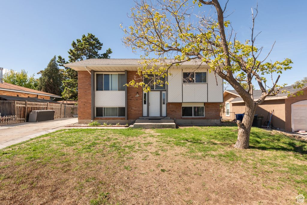Photo of 4270 S WHIPOORWHIL ST, West Valley City, UT 84120 (MLS # 2115592)