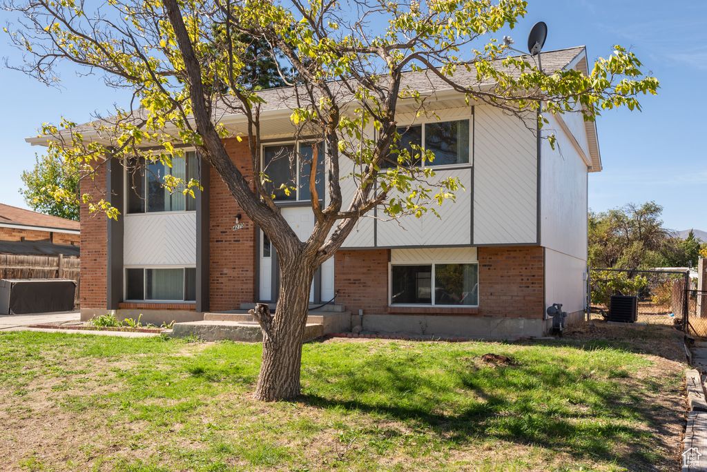 Photo of 4270 S WHIPOORWHIL ST, West Valley City, UT 84120 (MLS # 2115592)