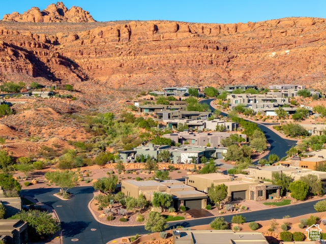 THE ESCAPES OF ENTRADA - Residential