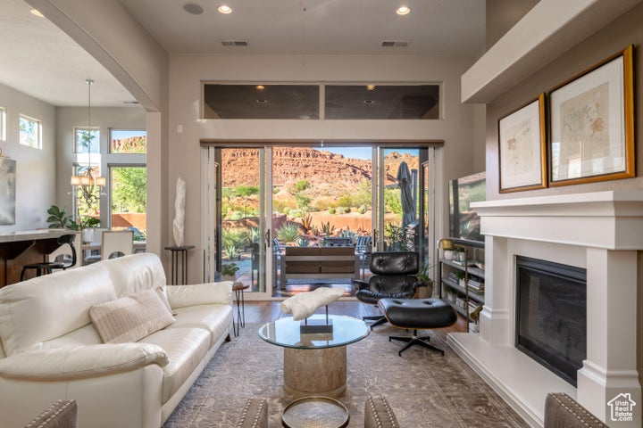 THE ESCAPES OF ENTRADA - Residential
