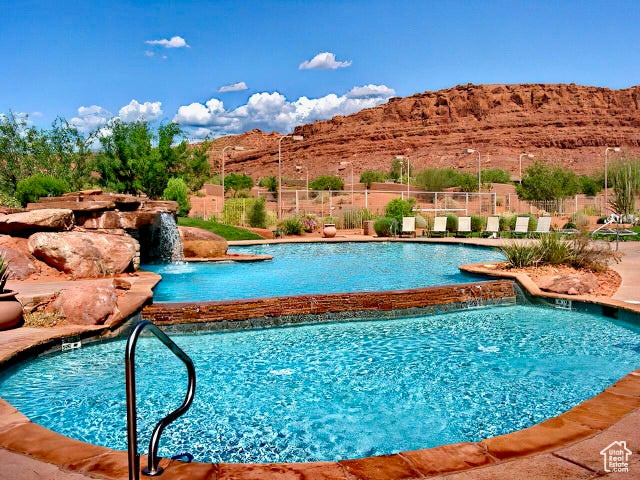 THE ESCAPES OF ENTRADA - Residential