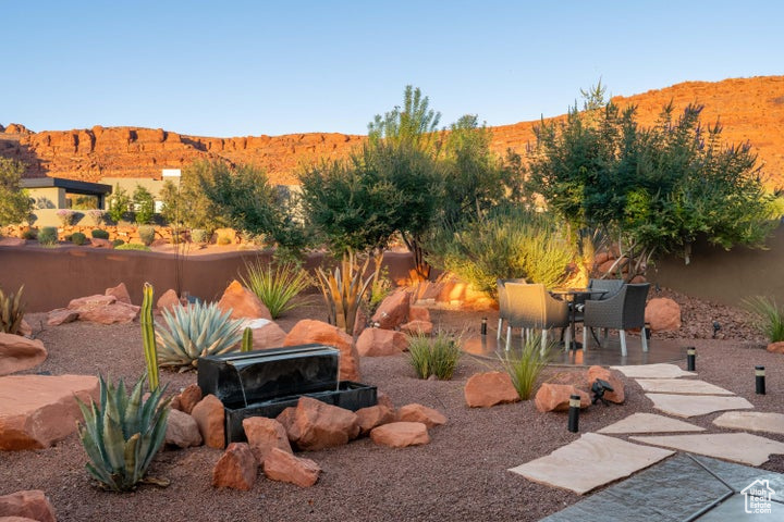 THE ESCAPES OF ENTRADA - Residential