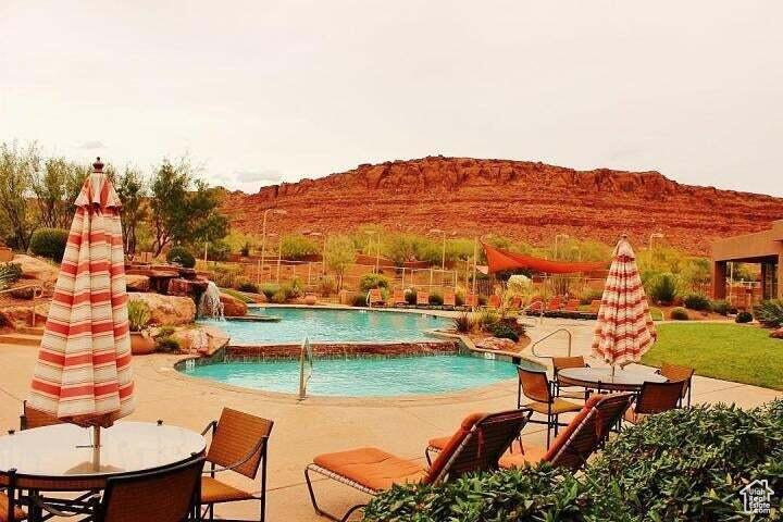 THE ESCAPES OF ENTRADA - Residential