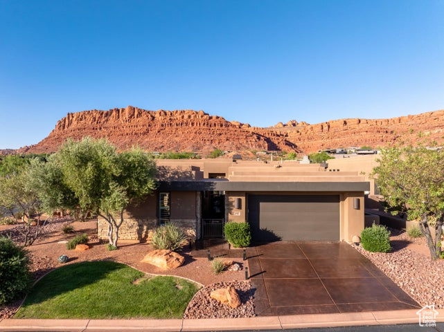 THE ESCAPES OF ENTRADA - Residential