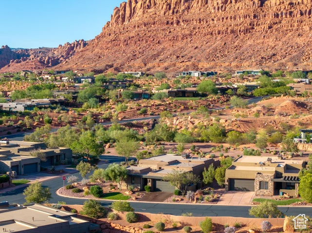 THE ESCAPES OF ENTRADA - Residential