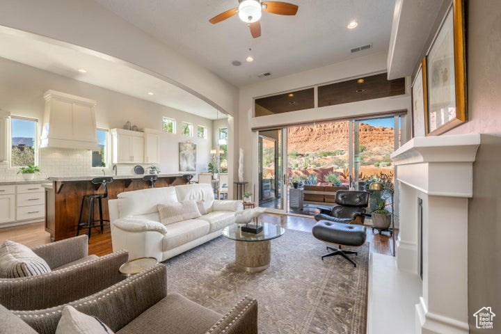 THE ESCAPES OF ENTRADA - Residential