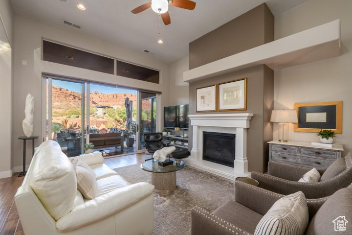 THE ESCAPES OF ENTRADA - Residential