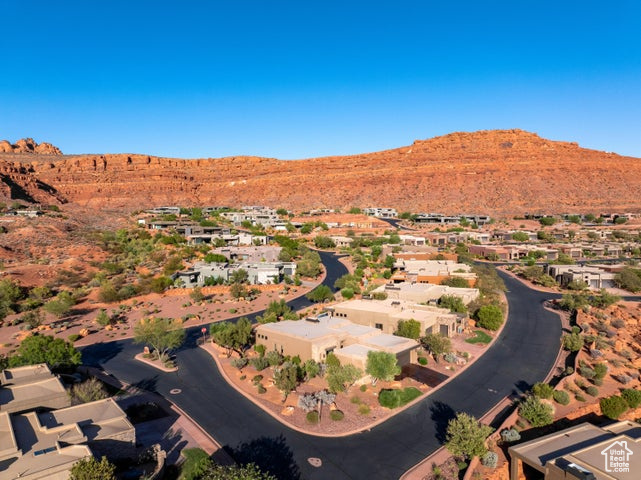 THE ESCAPES OF ENTRADA - Residential
