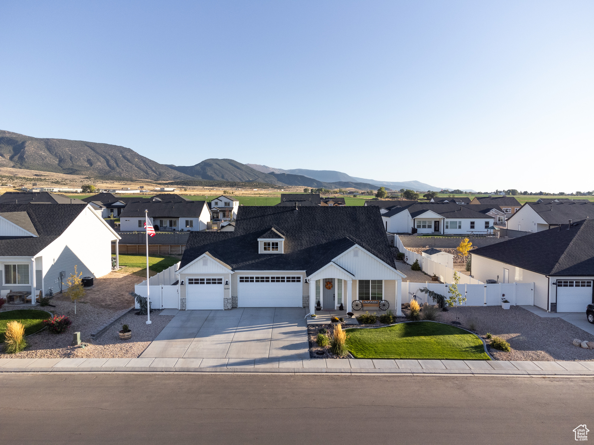 1044 E Southern Homestead Blvd, Enoch, Utah image 32