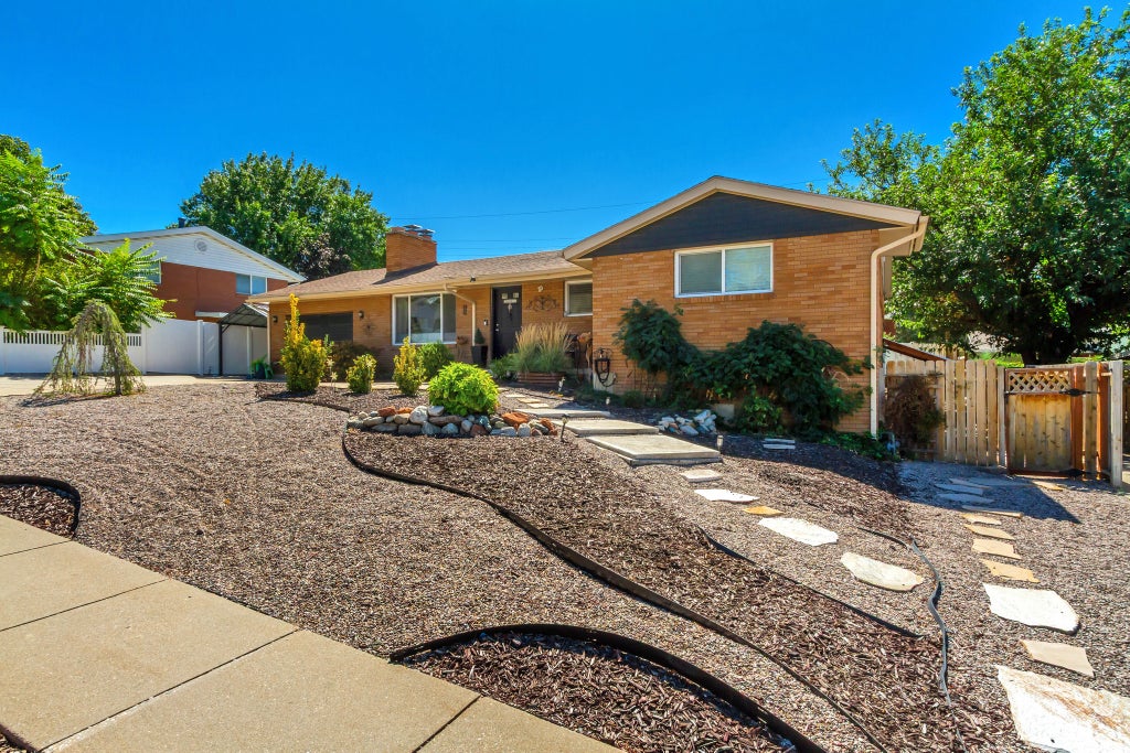 Photo of 966 E 400 N, Bountiful, UT 84010 (MLS # 2184219)