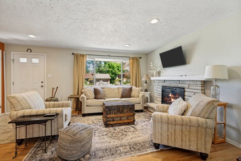 Tiny photo for 966 E 400 N, Bountiful, UT 84010 (MLS # 2184219)