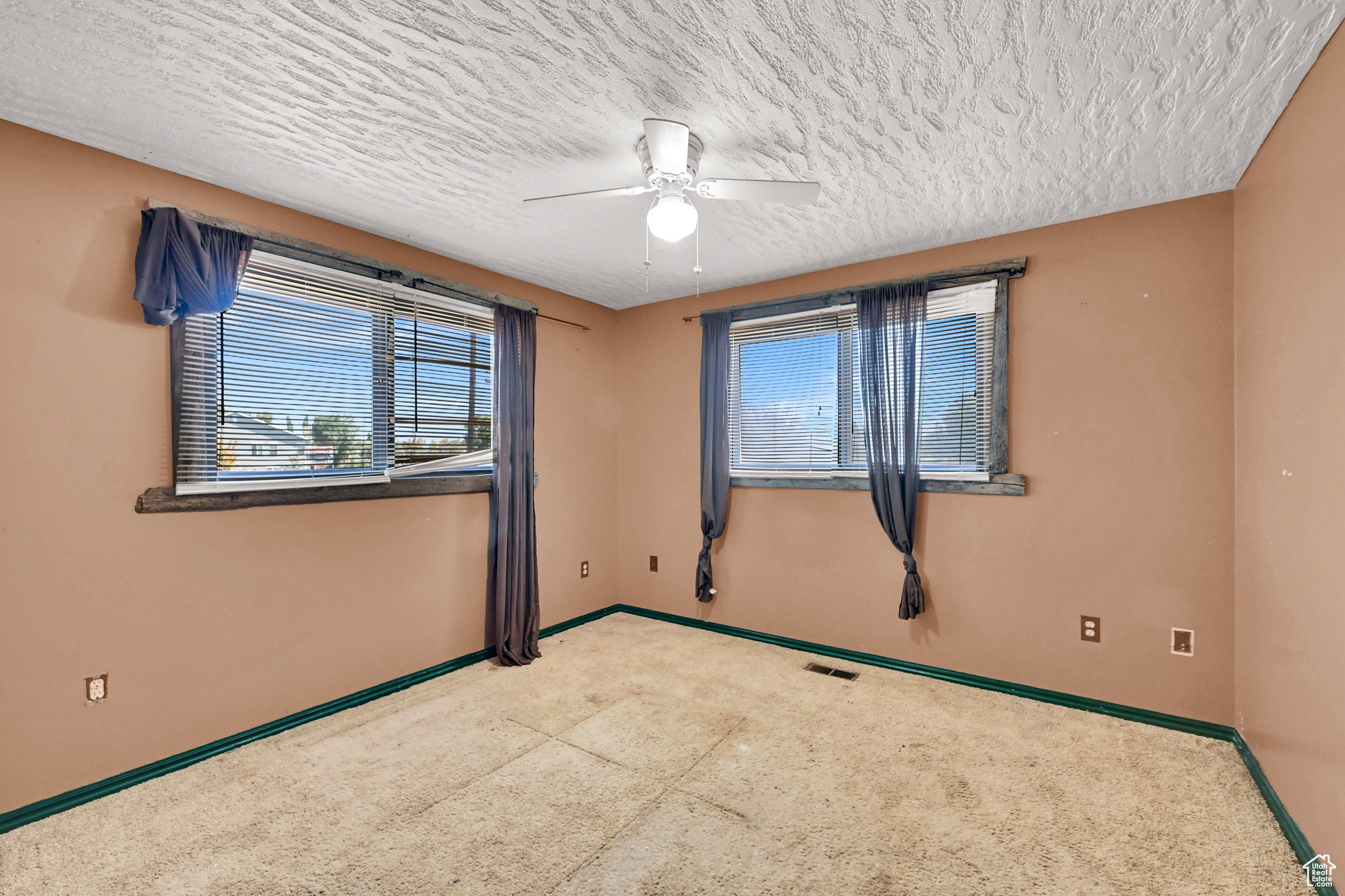 Hooper, Utah 84315, United States, 2 Bedrooms Bedrooms, ,3 BathroomsBathrooms,Residential,Active,166416