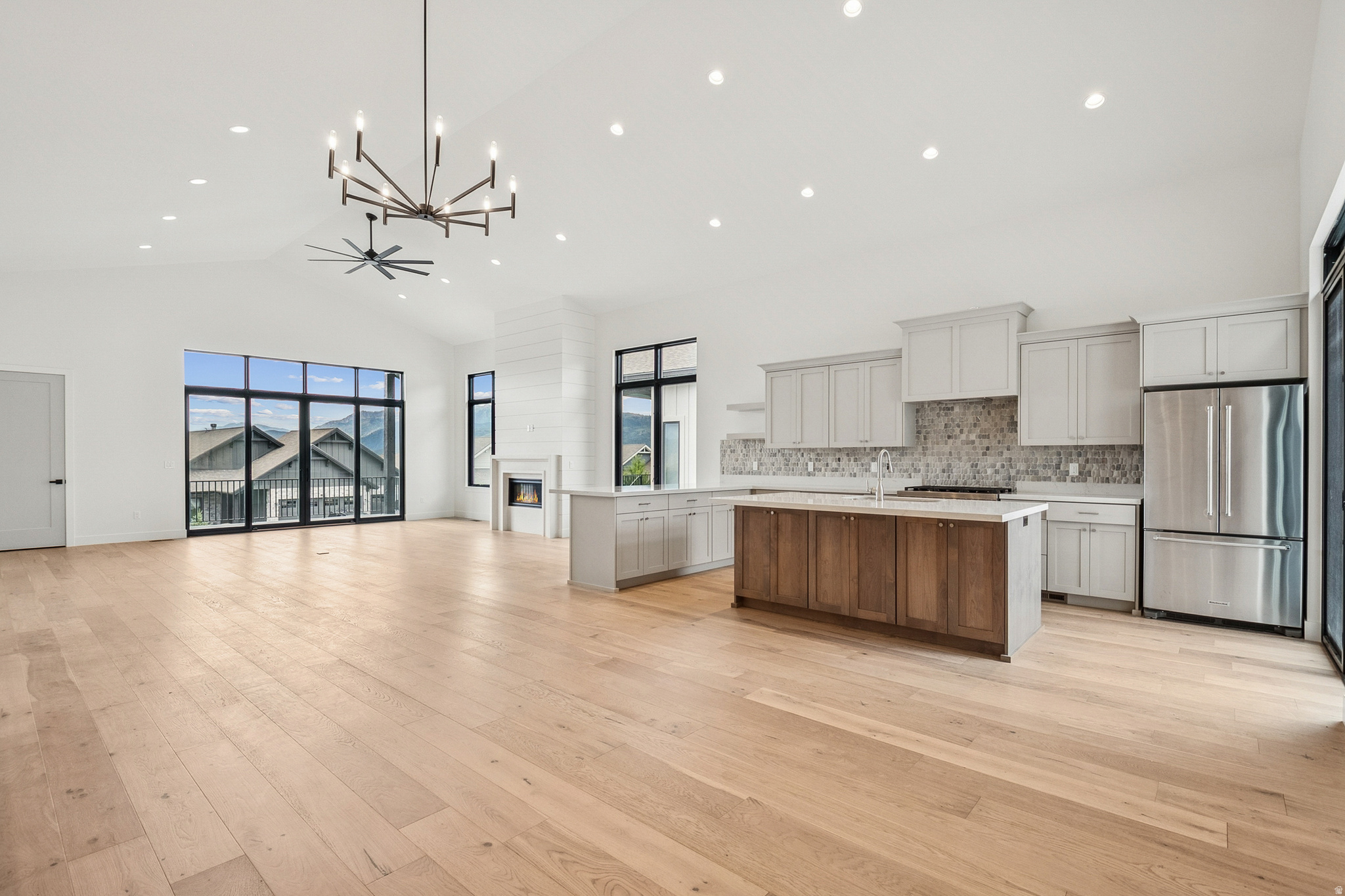 TRAPPERS RIDGE - Residential