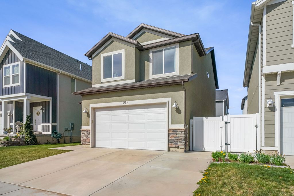 Photo of 589 S RAVENWOOD LN #367, Saratoga Springs, UT 84045 (MLS # 2149279)
