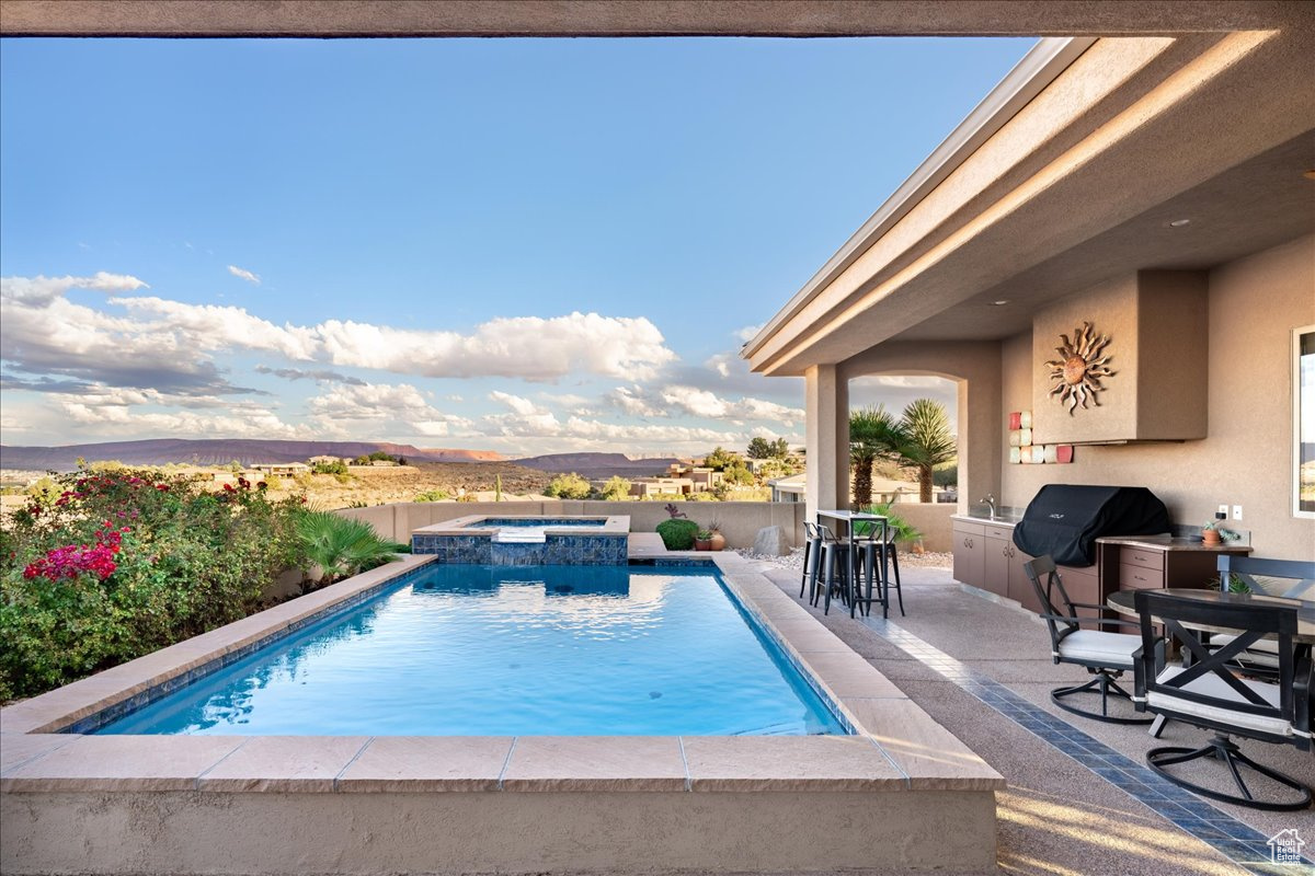 PARAGON COVE TH AT STONECLIFF 1 - Residential