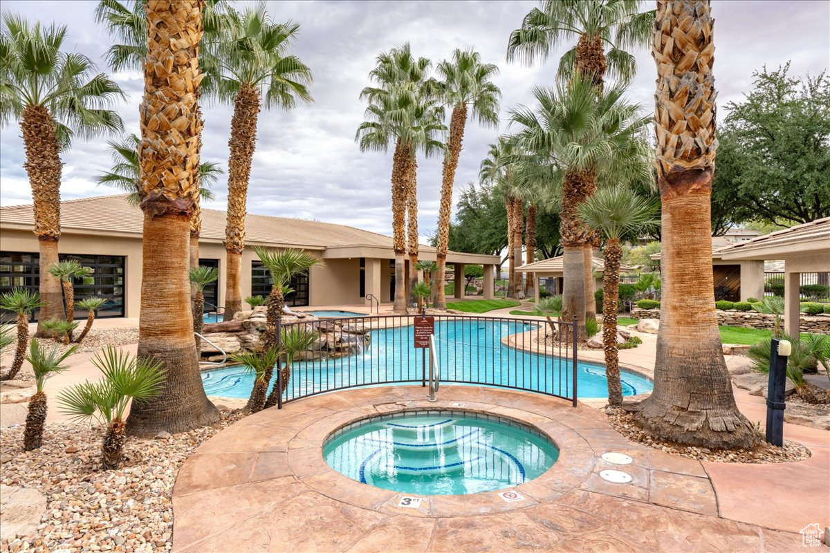 PARAGON COVE TH AT STONECLIFF 1 - Residential