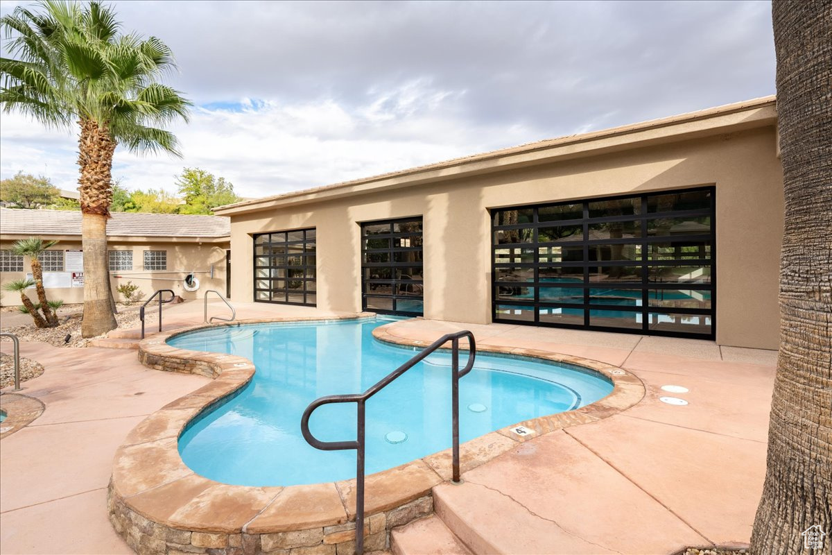 PARAGON COVE TH AT STONECLIFF 1 - Residential