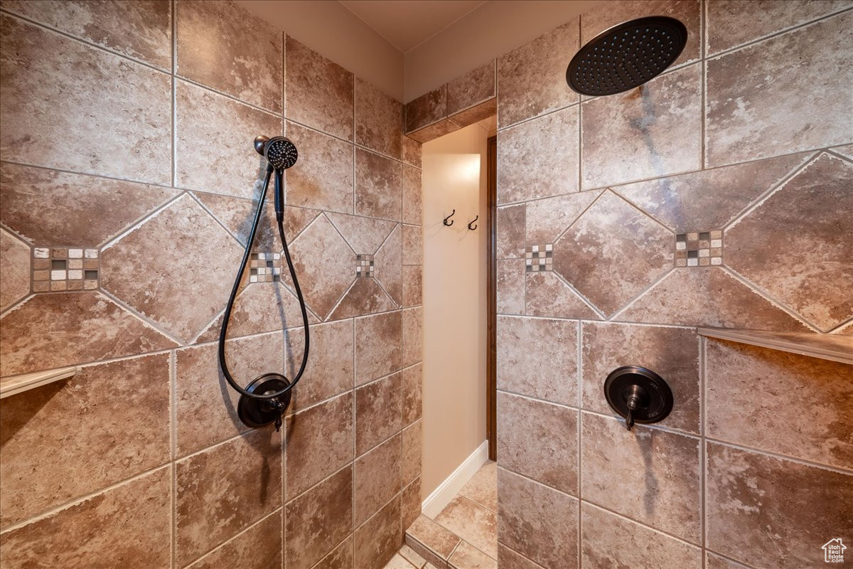 PARAGON COVE TH AT STONECLIFF 1 - Residential