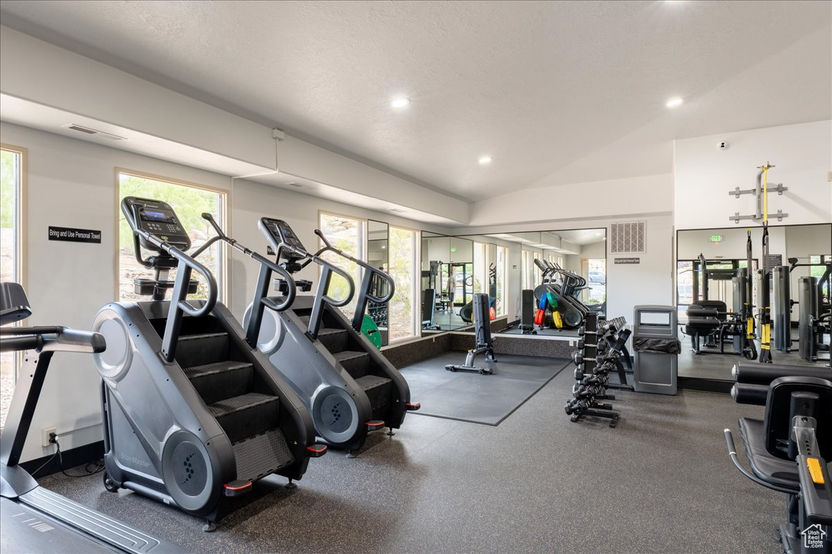 PARAGON COVE TH AT STONECLIFF 1 - Residential