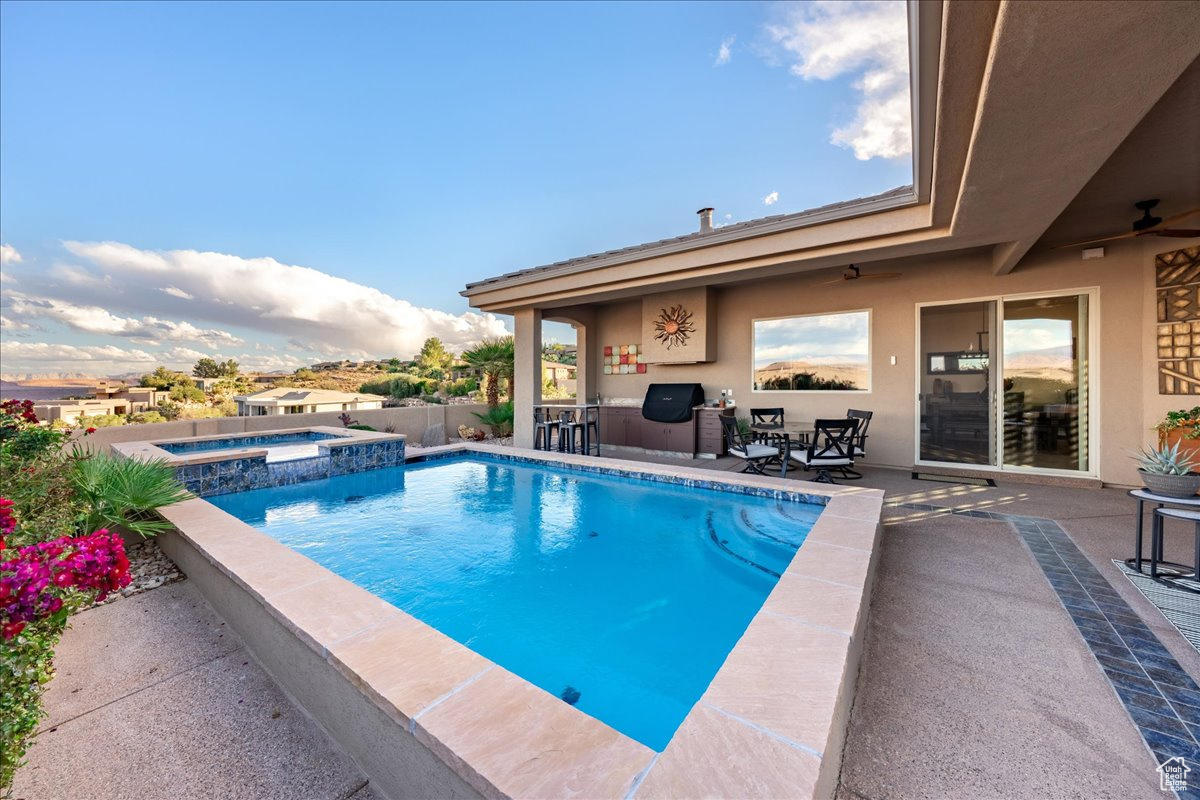 PARAGON COVE TH AT STONECLIFF 1 - Residential