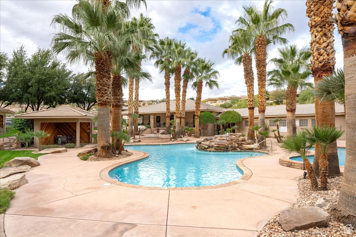 PARAGON COVE TH AT STONECLIFF 1 - Residential