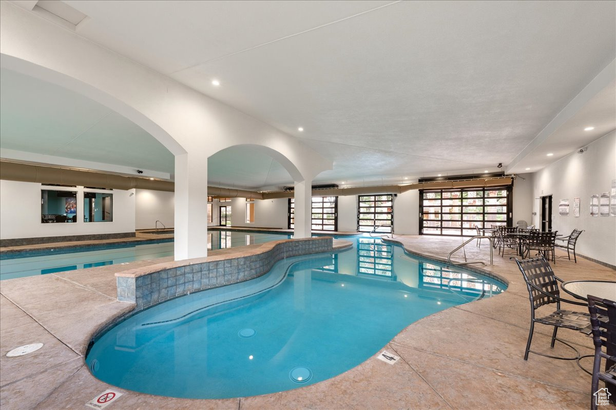 PARAGON COVE TH AT STONECLIFF 1 - Residential