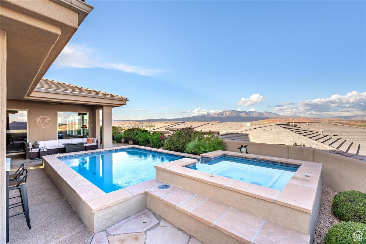 PARAGON COVE TH AT STONECLIFF 1 - Residential