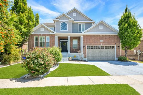 Photo of 1441 BROOKSHIRE DR, Syracuse, UT 84075 (MLS # 2143519)