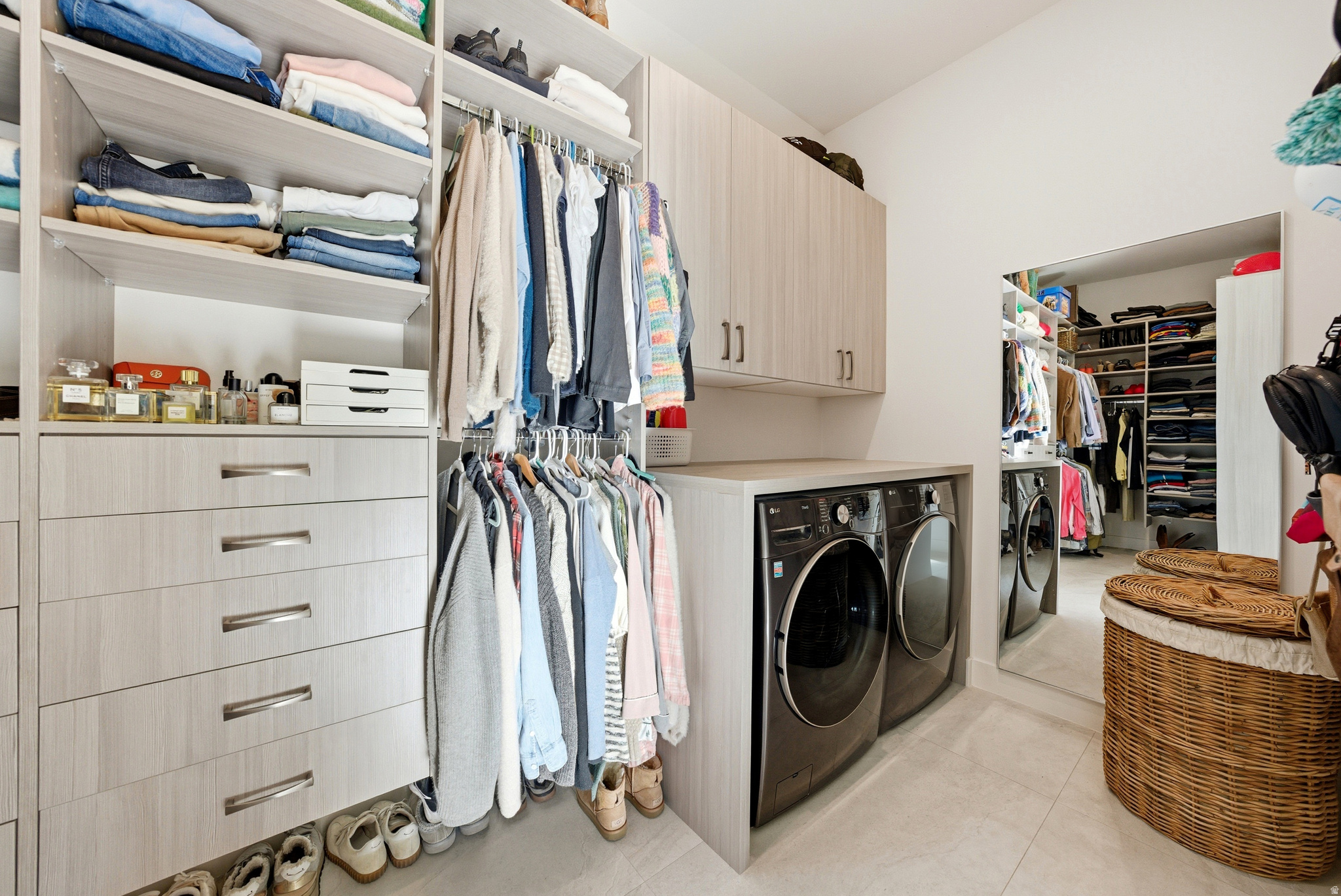 SOARING HAWK - Residential