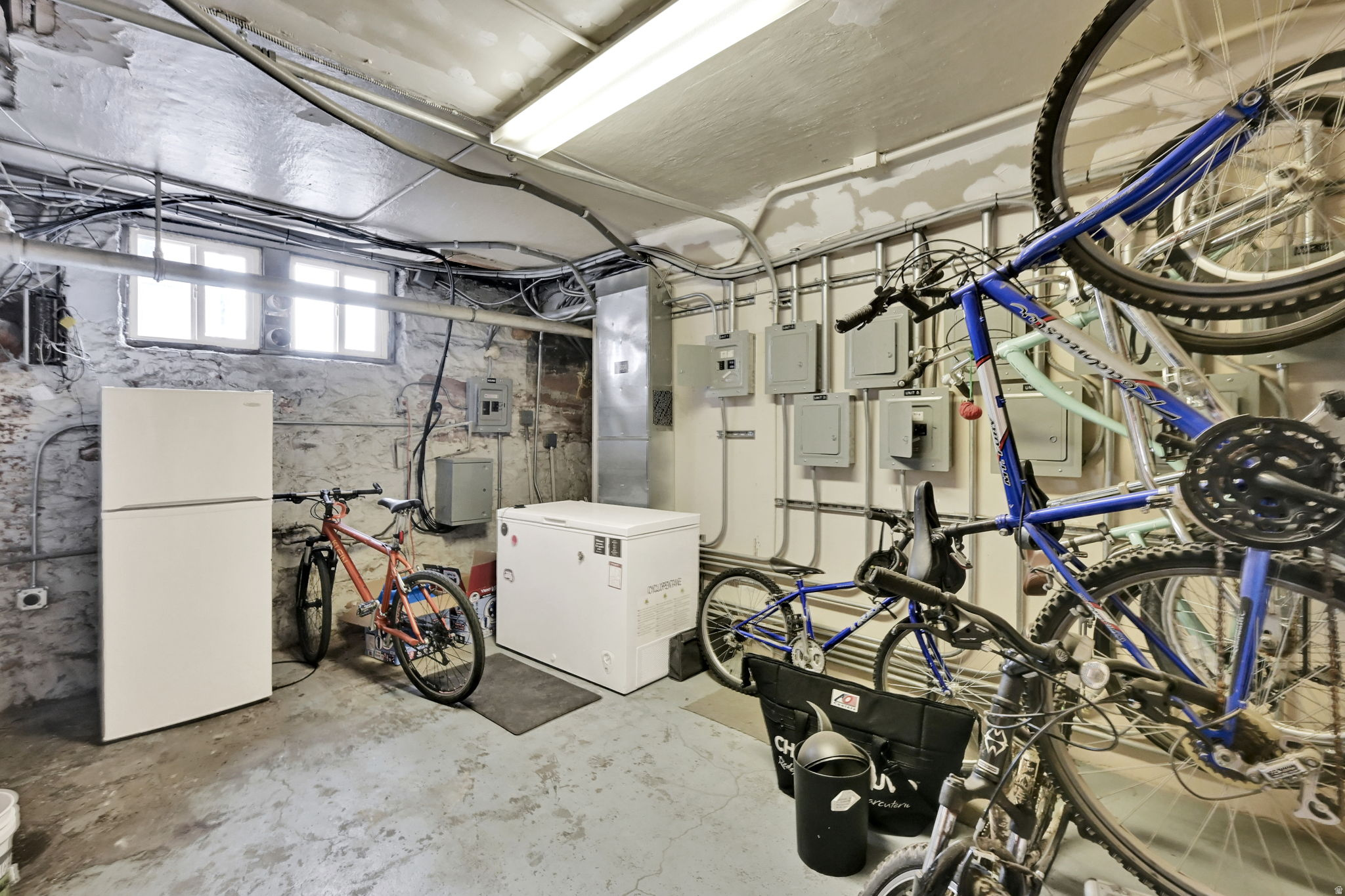 SAMPSON ALTADENA CONDOMINIUM - Residential