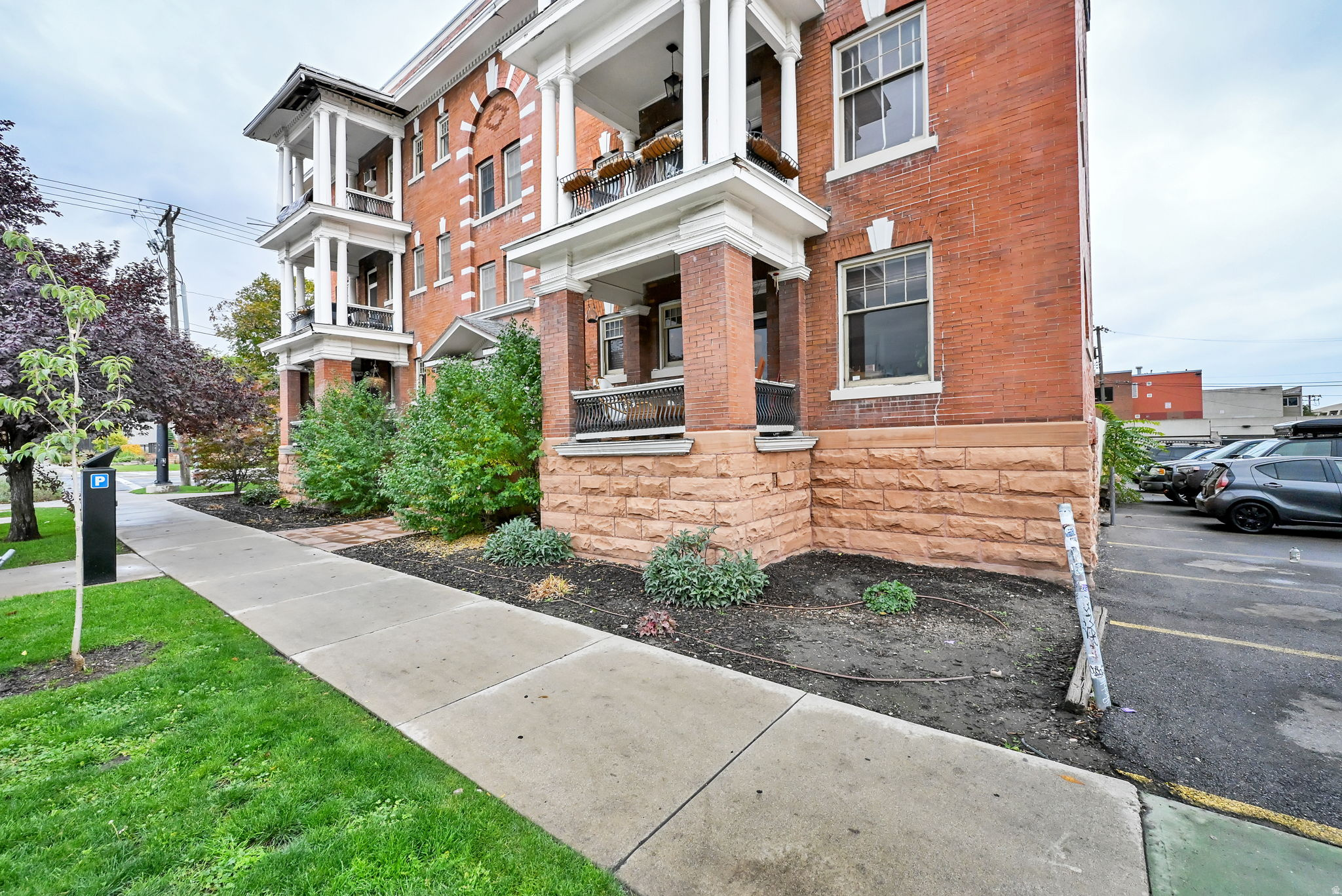 SAMPSON ALTADENA CONDOMINIUM - Residential