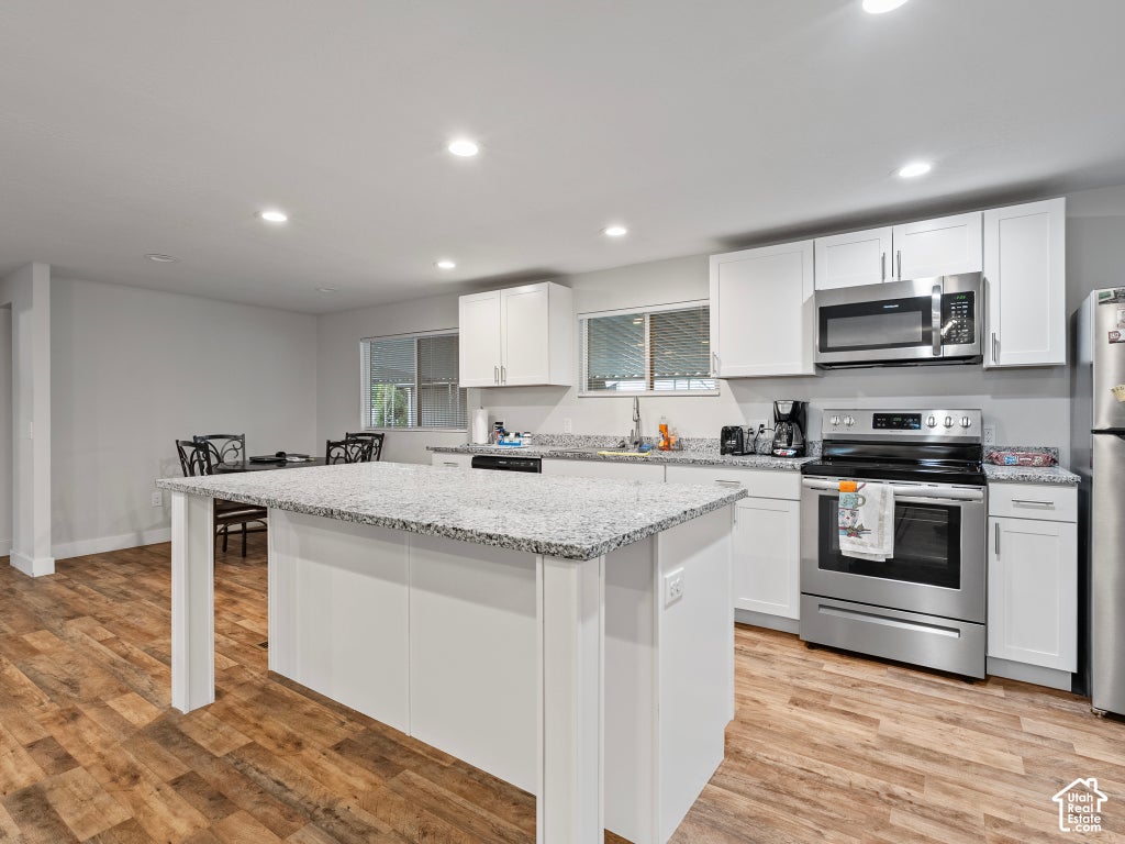 Photo of 779 W MONTE BELLA DR, Taylorsville, UT 84123 (MLS # 2192995)