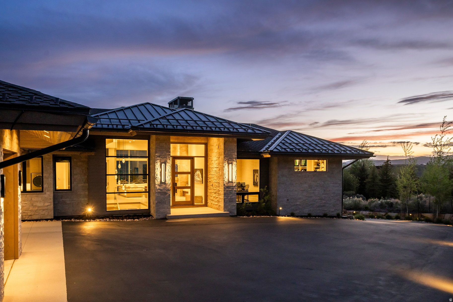 WEST HILLS - Residential