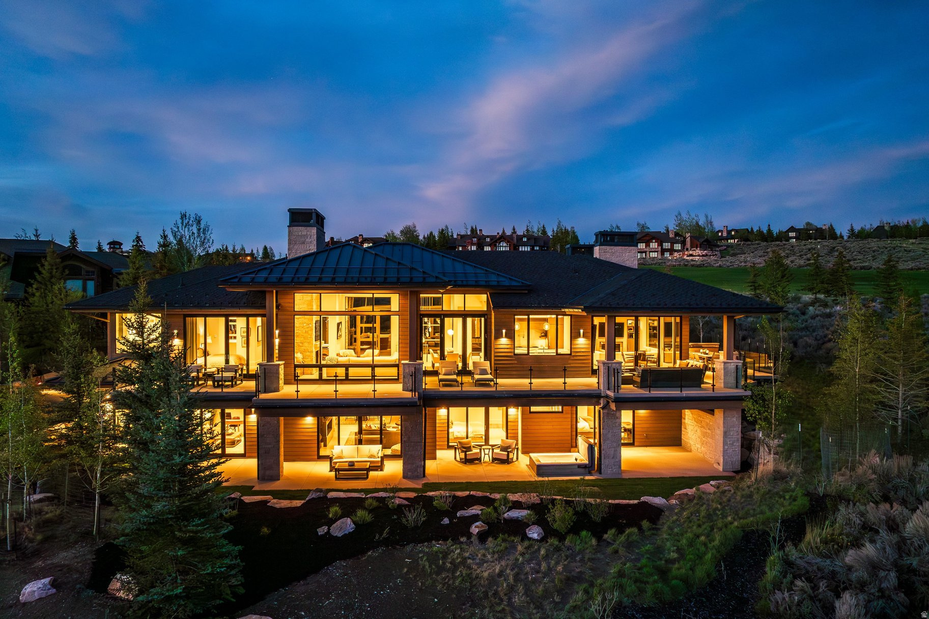 WEST HILLS - Residential