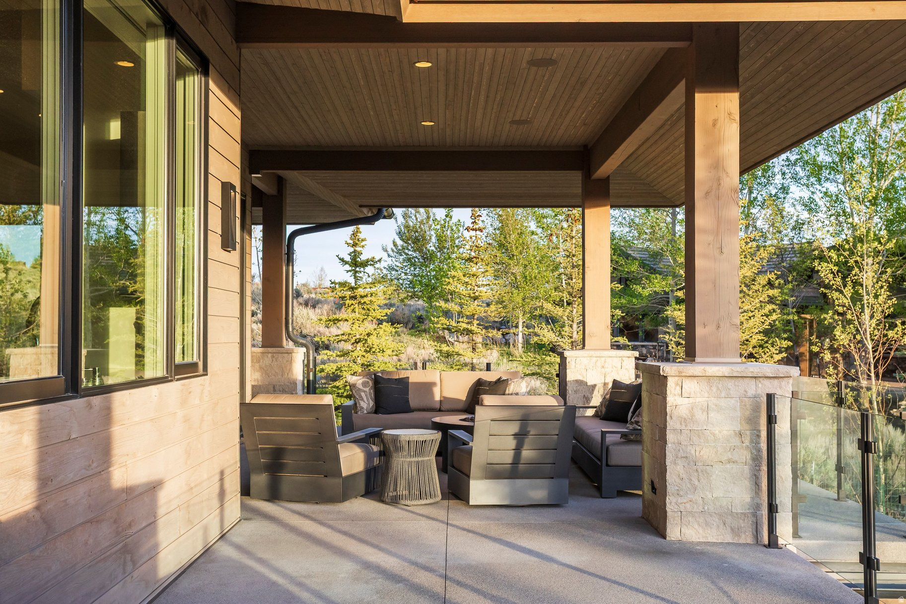 WEST HILLS - Residential