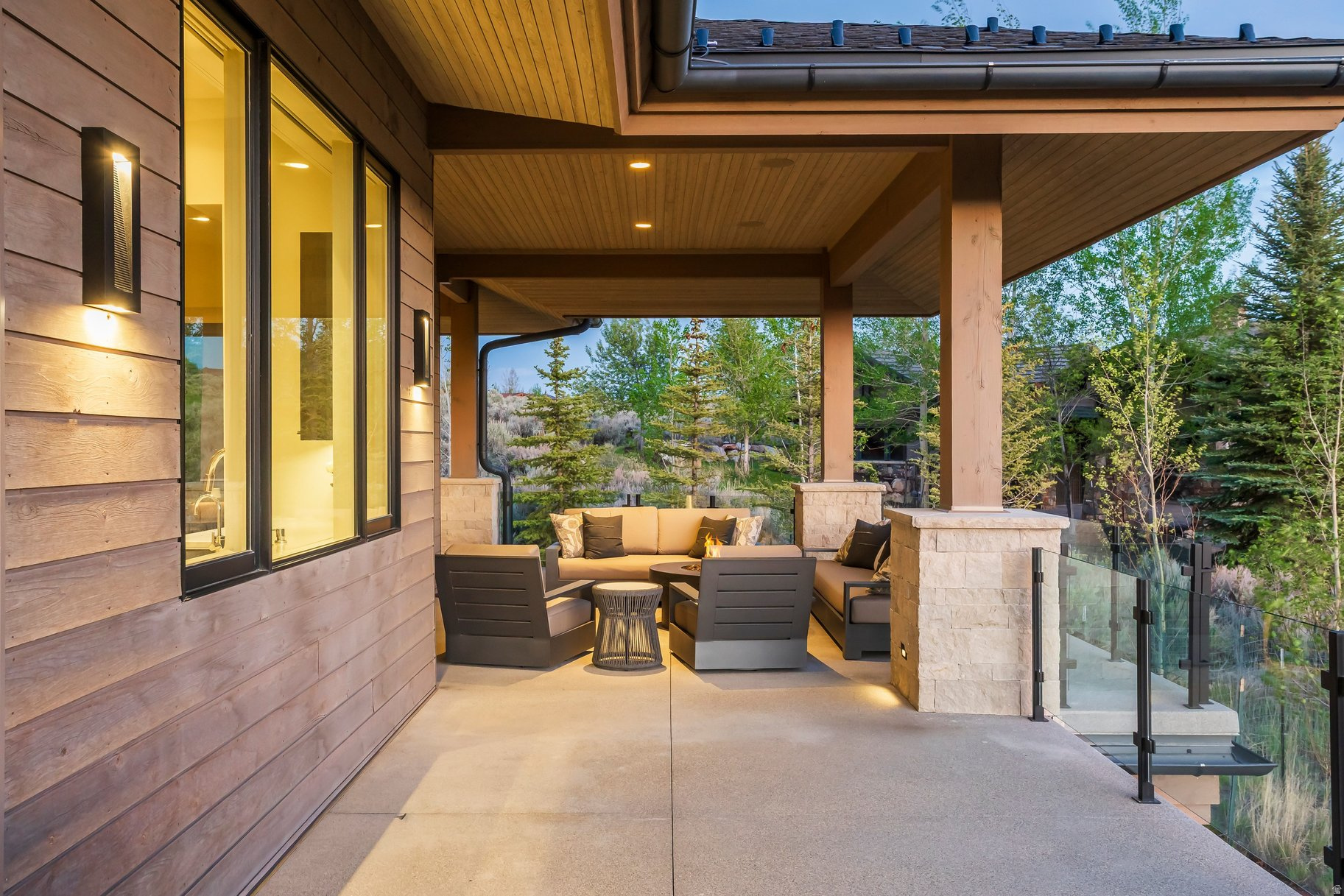 WEST HILLS - Residential