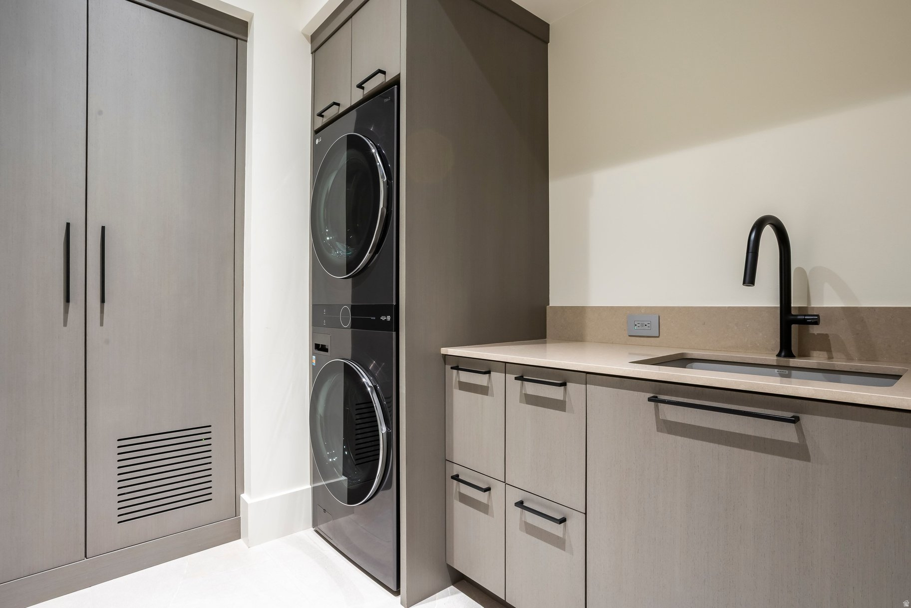 WEST HILLS - Residential