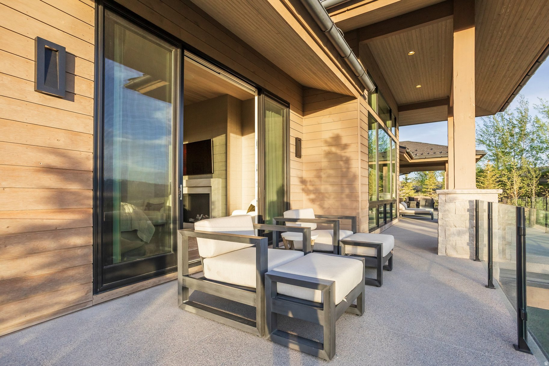 WEST HILLS - Residential