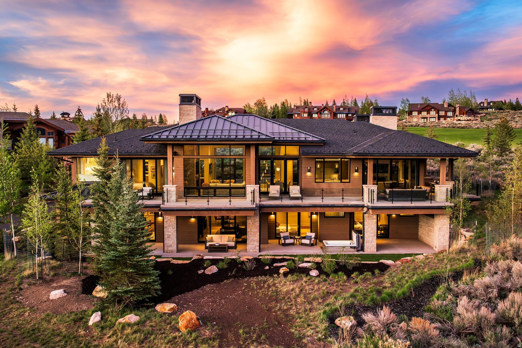 WEST HILLS - Residential