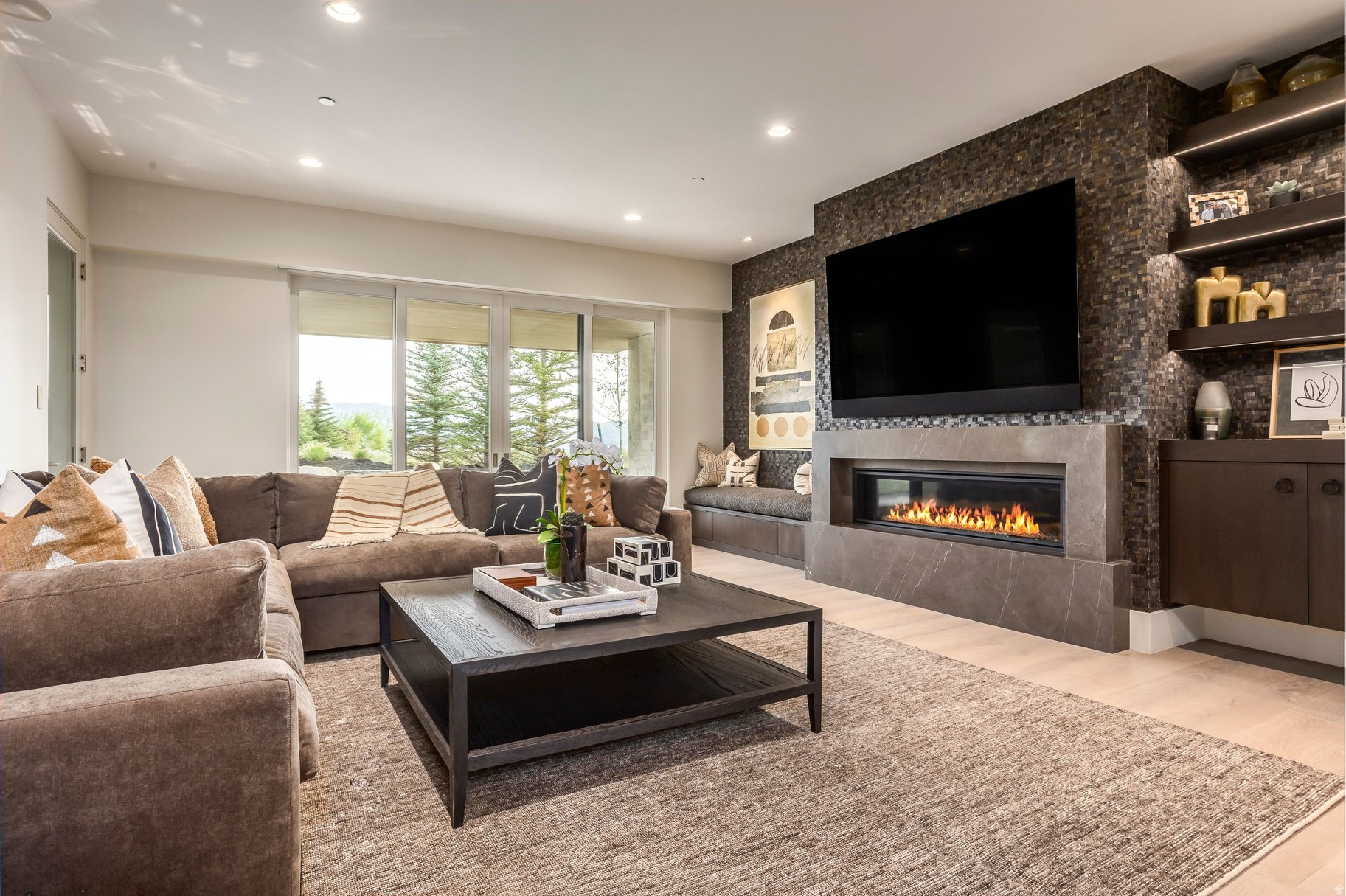 WEST HILLS - Residential
