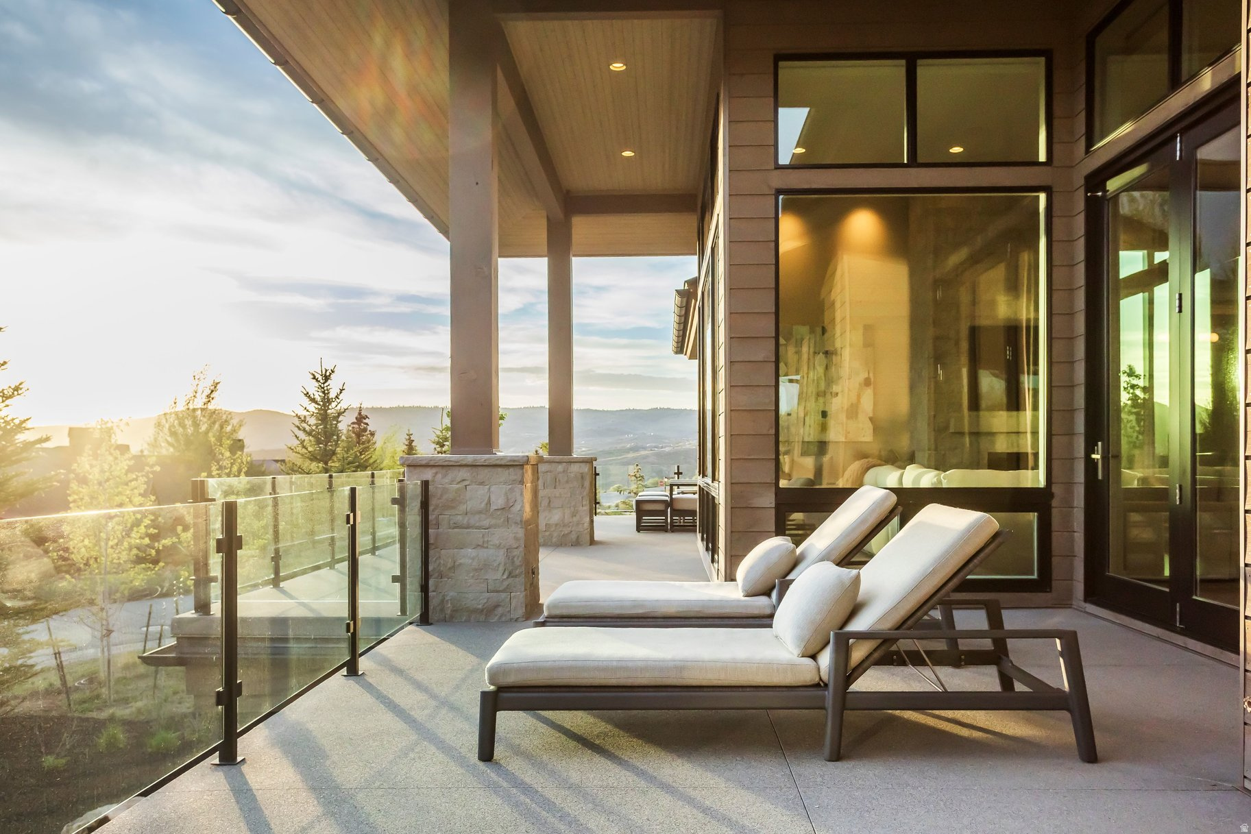 WEST HILLS - Residential