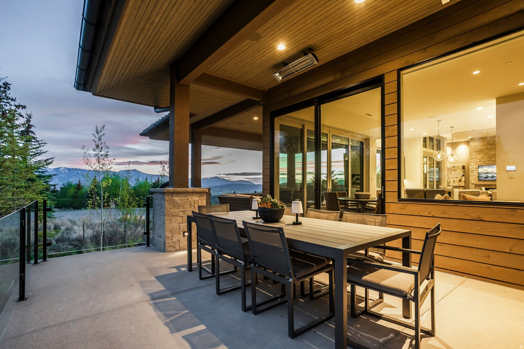 WEST HILLS - Residential