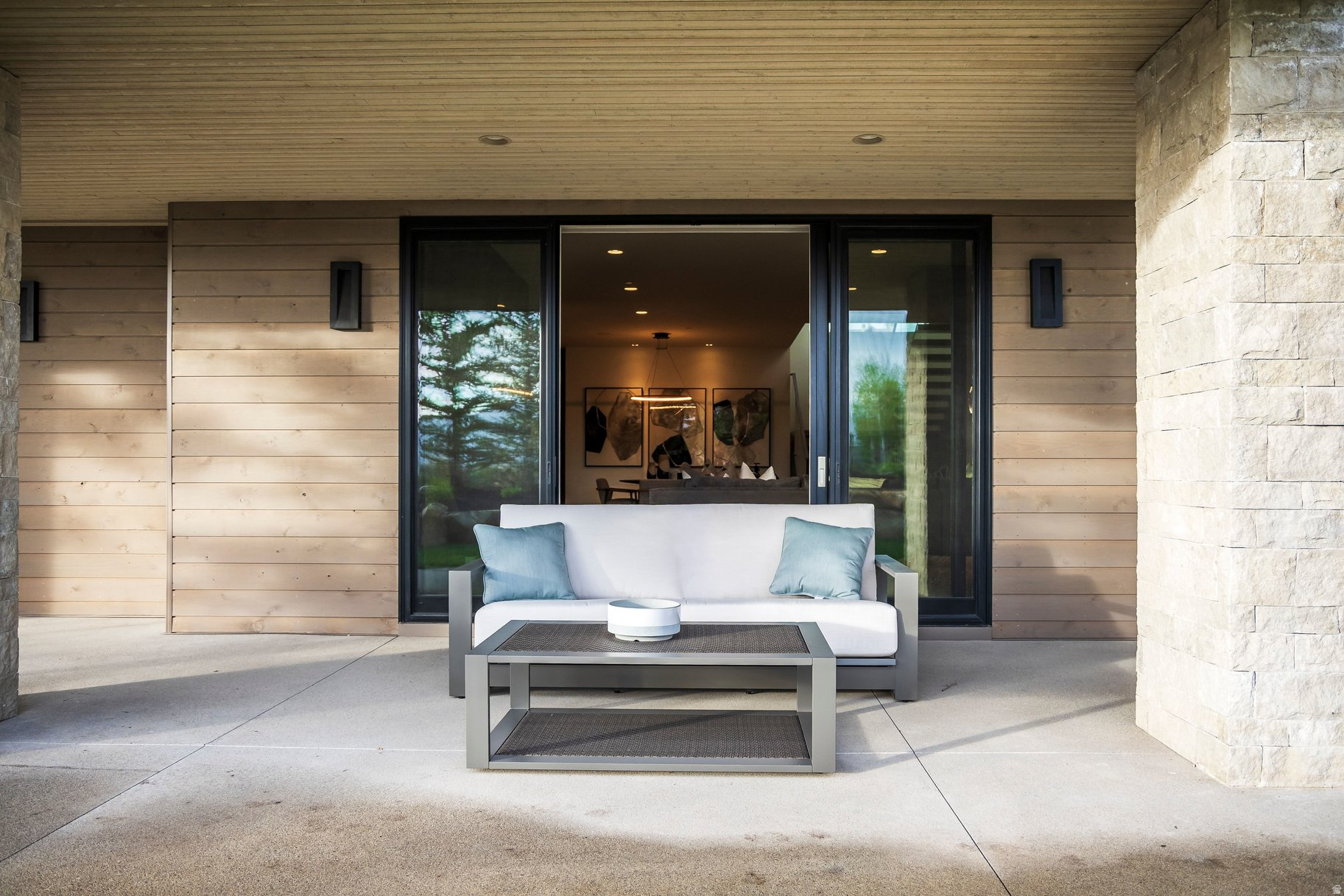 WEST HILLS - Residential