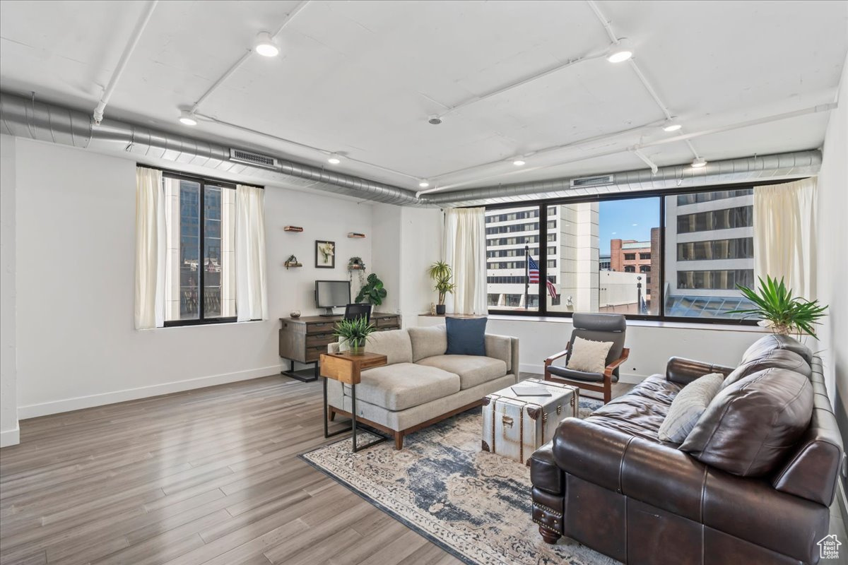 AMERICAN TOWERS - Residential