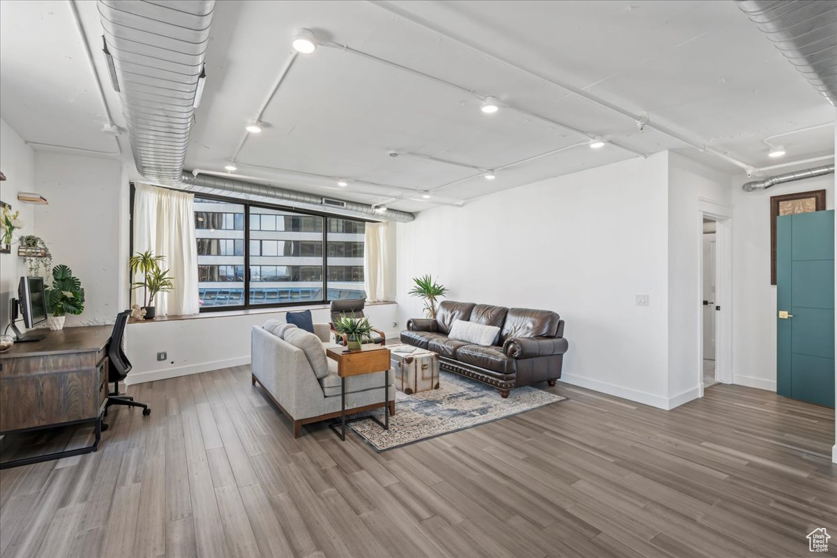 AMERICAN TOWERS - Residential